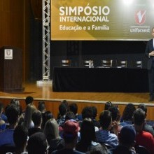 Simpósio reuniu doutores, mestres e acadêmicos na Unifacvest 