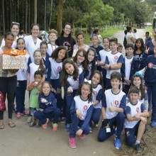 Alunos do Univest entregam brinquedos, doces e outros donativos a crianças carentes