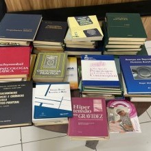 Unifacvest recebe doação de livros da área de Ginecologia e Obstetrícia